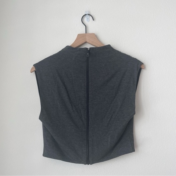 Alice and Olivia Air Kelis Cropped Top V-neck Sleeveless Gray Jersey Tank
Size 8 - Picture 8 of 14